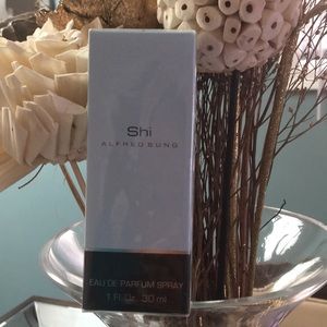 Shi by Alfred Sung (Eau De Parfum Spray)